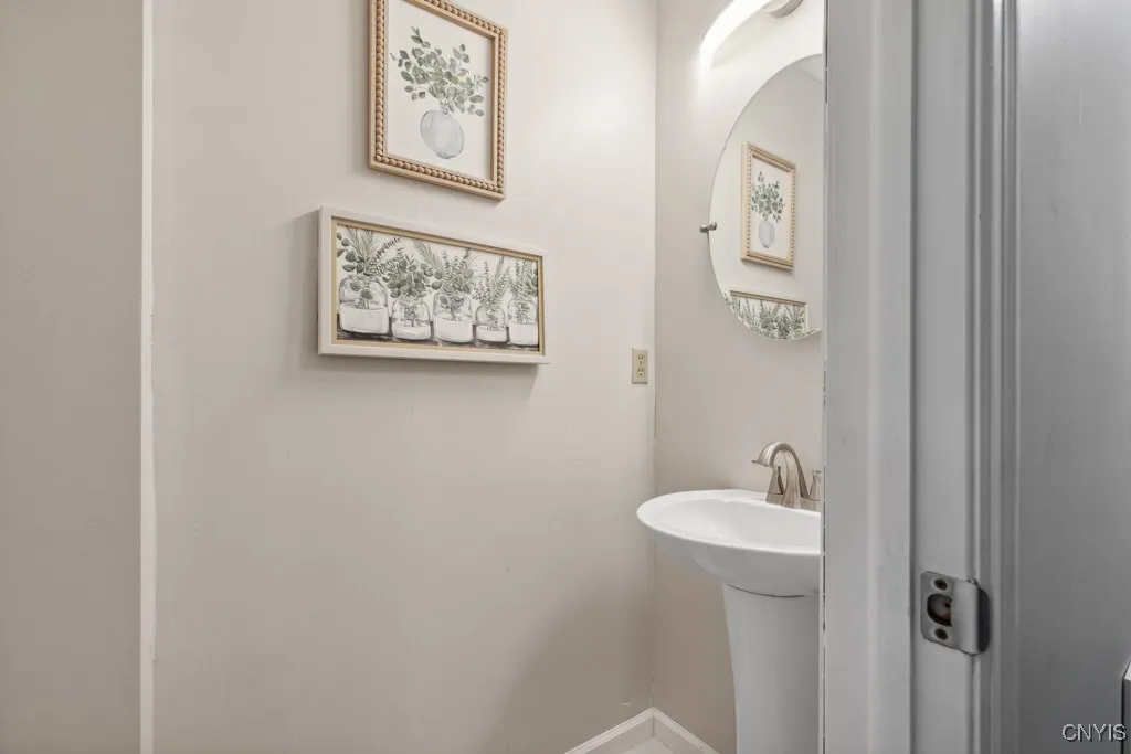 8447 Rollercoaster Drive, Cicero, New York 13039, Cicero, New York 13039, 4 Bedrooms Bedrooms, 12 Rooms Rooms,2 BathroomsBathrooms,Residential,For Sale,8447 Rollercoaster Drive, Cicero, New York 13039,S1621777