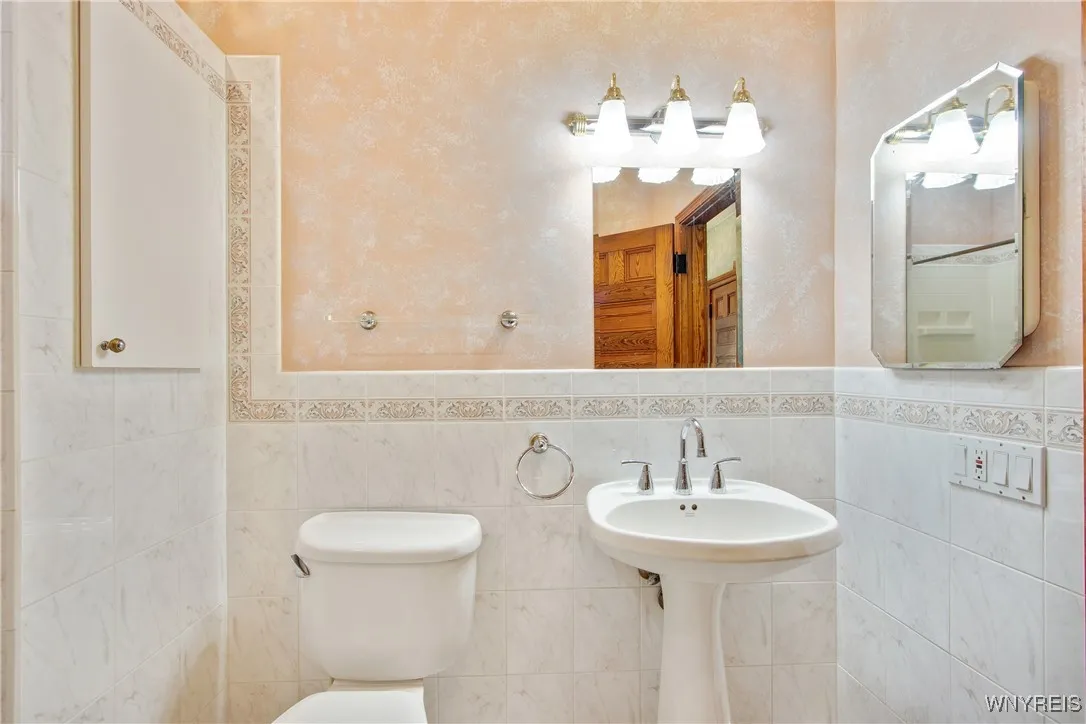 499 Breckenridge Street, Buffalo, New York 14213, Buffalo, New York 14213, 5 Bedrooms Bedrooms, 10 Rooms Rooms,2 BathroomsBathrooms,Residential,For Sale,499 Breckenridge Street, Buffalo, New York 14213,B1621768