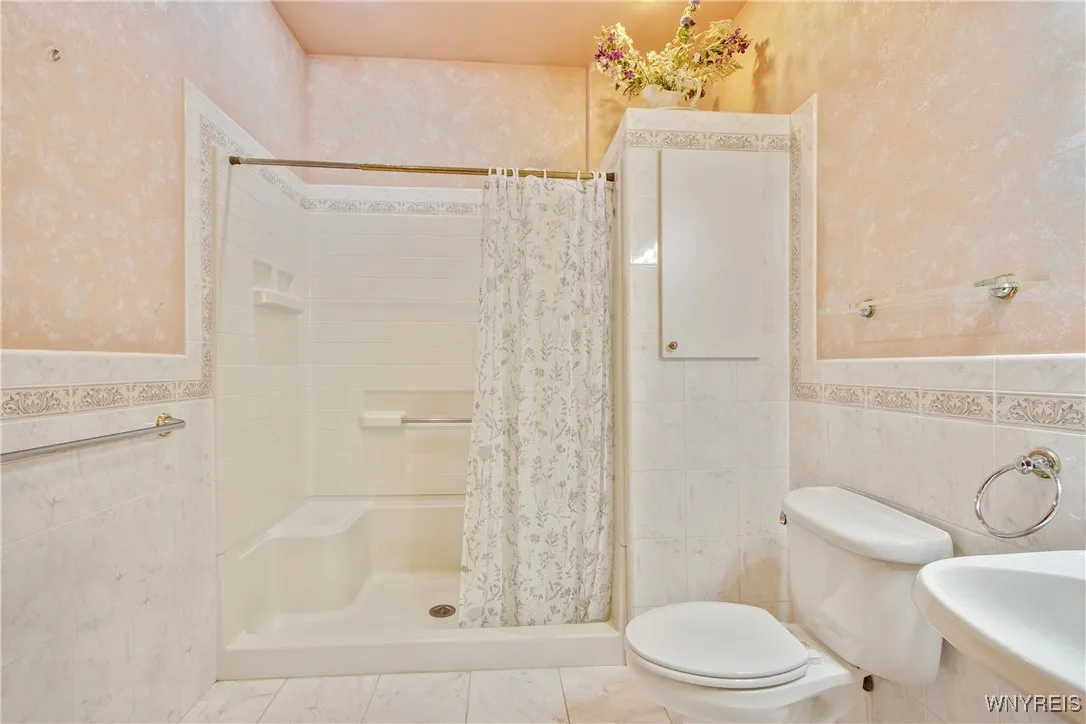 499 Breckenridge Street, Buffalo, New York 14213, Buffalo, New York 14213, 5 Bedrooms Bedrooms, 10 Rooms Rooms,2 BathroomsBathrooms,Residential,For Sale,499 Breckenridge Street, Buffalo, New York 14213,B1621768