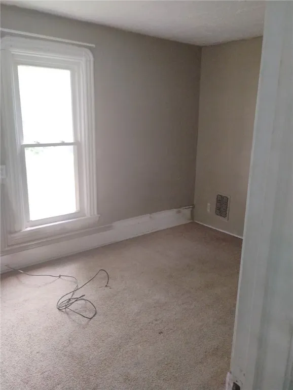 1018 Hall Street, Elmira City, New York 14901, Elmira City, New York 14901, 2 Bedrooms Bedrooms, 5 Rooms Rooms,1 BathroomBathrooms,Residential Lease,For Rent,1018 Hall Street, Elmira City, New York 14901,R1621785