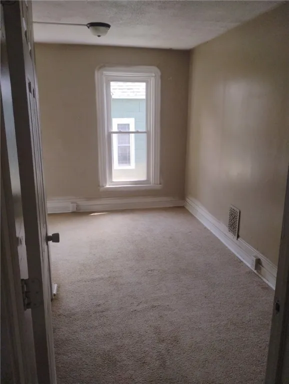 1018 Hall Street, Elmira City, New York 14901, Elmira City, New York 14901, 2 Bedrooms Bedrooms, 5 Rooms Rooms,1 BathroomBathrooms,Residential Lease,For Rent,1018 Hall Street, Elmira City, New York 14901,R1621785