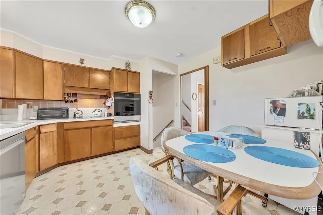 35 Glendale Drive, Tonawanda, New York 14051, Tonawanda, New York 14150, 3 Bedrooms Bedrooms, 7 Rooms Rooms,1 BathroomBathrooms,Residential,For Sale,35 Glendale Drive, Tonawanda, New York 14051,B1621781