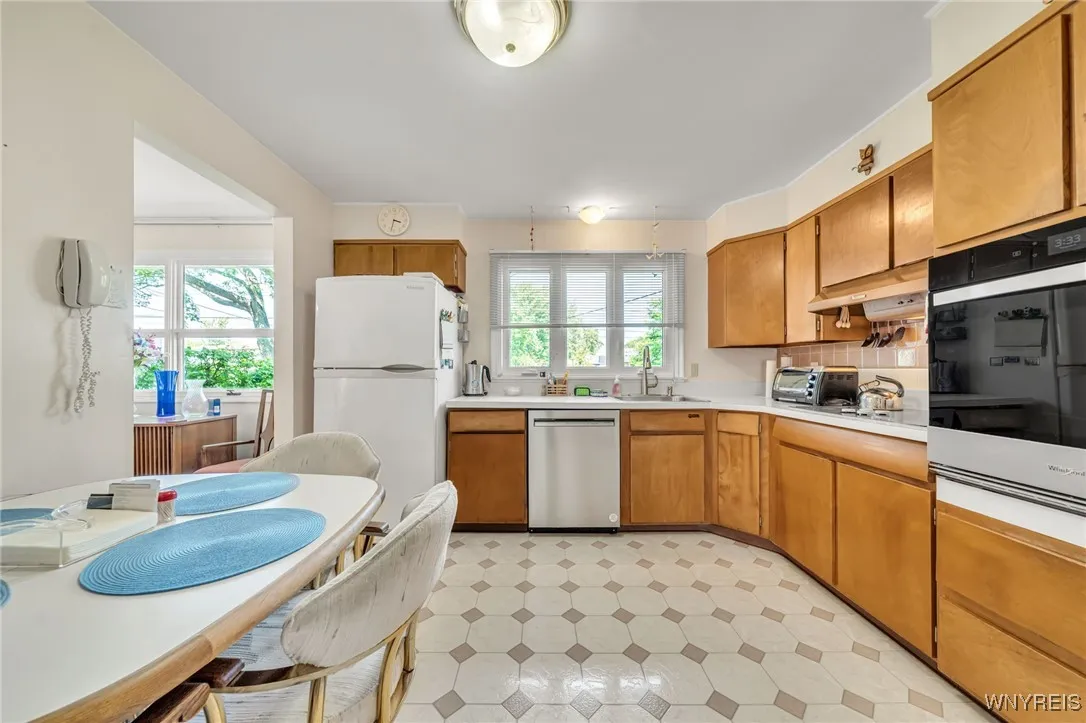 35 Glendale Drive, Tonawanda, New York 14051, Tonawanda, New York 14150, 3 Bedrooms Bedrooms, 7 Rooms Rooms,1 BathroomBathrooms,Residential,For Sale,35 Glendale Drive, Tonawanda, New York 14051,B1621781