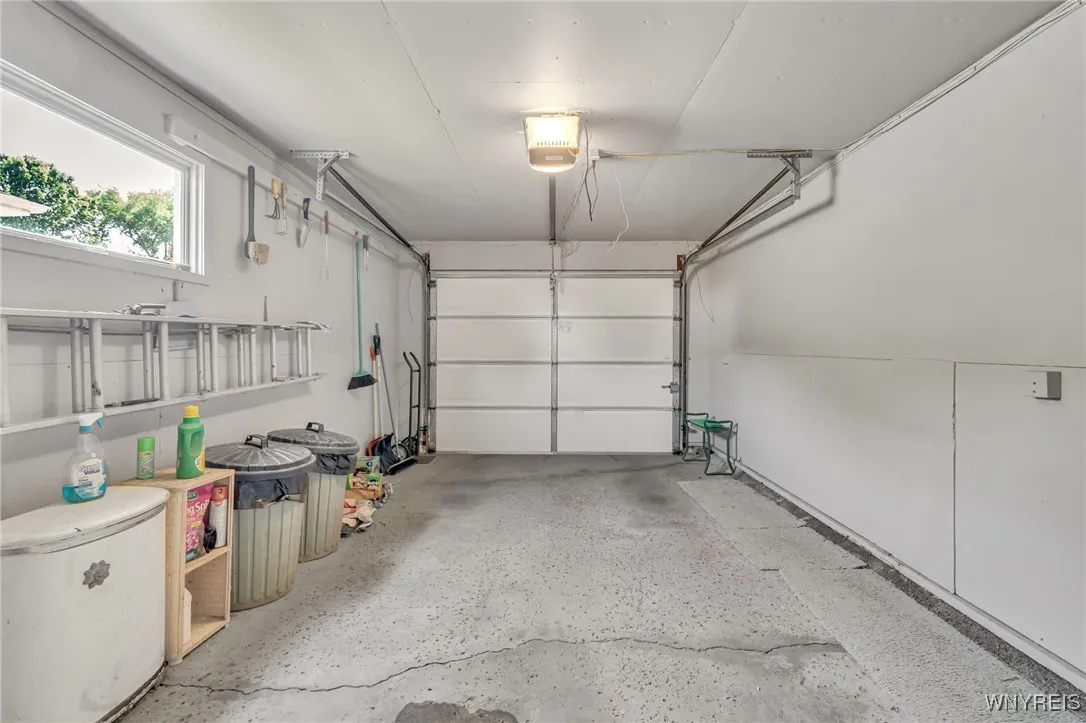 35 Glendale Drive, Tonawanda, New York 14051, Tonawanda, New York 14150, 3 Bedrooms Bedrooms, 7 Rooms Rooms,1 BathroomBathrooms,Residential,For Sale,35 Glendale Drive, Tonawanda, New York 14051,B1621781