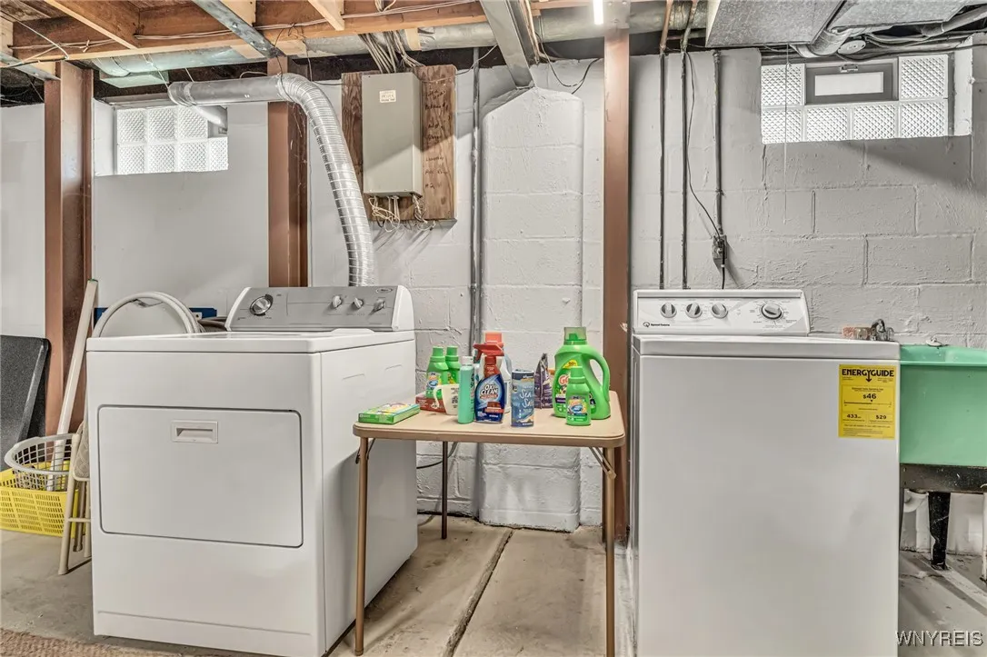 35 Glendale Drive, Tonawanda, New York 14051, Tonawanda, New York 14150, 3 Bedrooms Bedrooms, 7 Rooms Rooms,1 BathroomBathrooms,Residential,For Sale,35 Glendale Drive, Tonawanda, New York 14051,B1621781