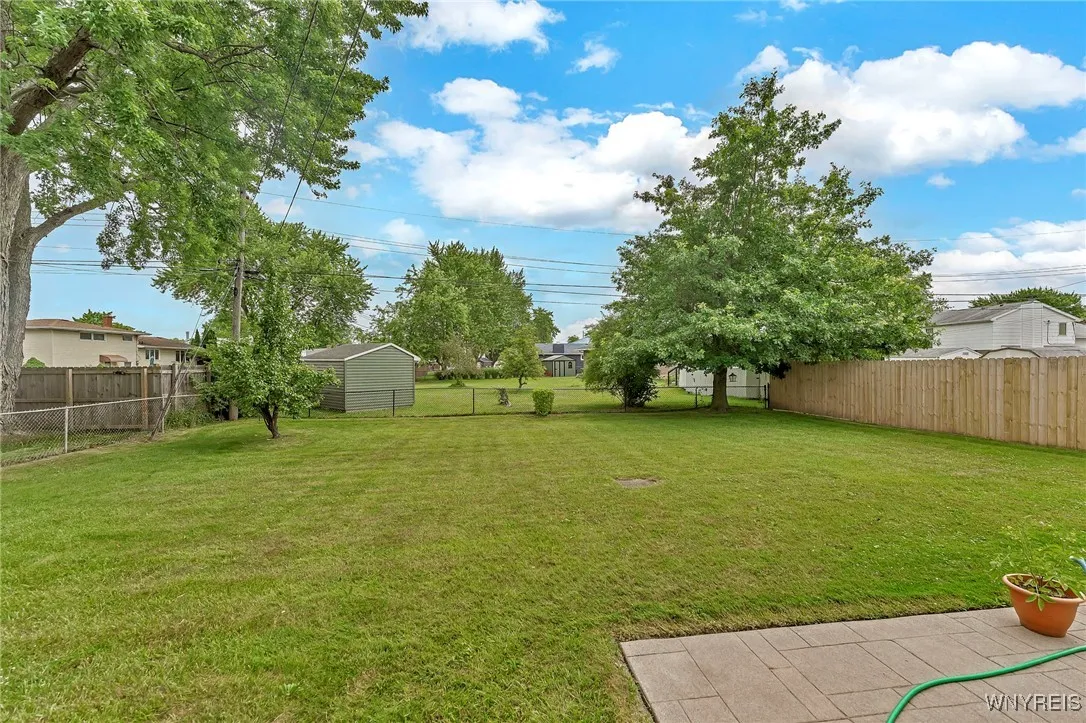 35 Glendale Drive, Tonawanda, New York 14051, Tonawanda, New York 14150, 3 Bedrooms Bedrooms, 7 Rooms Rooms,1 BathroomBathrooms,Residential,For Sale,35 Glendale Drive, Tonawanda, New York 14051,B1621781