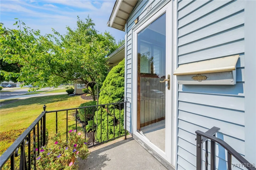 35 Glendale Drive, Tonawanda, New York 14051, Tonawanda, New York 14150, 3 Bedrooms Bedrooms, 7 Rooms Rooms,1 BathroomBathrooms,Residential,For Sale,35 Glendale Drive, Tonawanda, New York 14051,B1621781