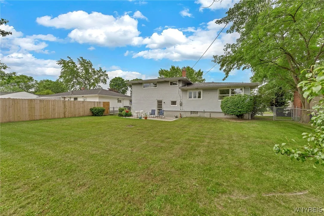 35 Glendale Drive, Tonawanda, New York 14051, Tonawanda, New York 14150, 3 Bedrooms Bedrooms, 7 Rooms Rooms,1 BathroomBathrooms,Residential,For Sale,35 Glendale Drive, Tonawanda, New York 14051,B1621781