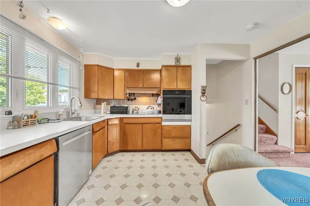 35 Glendale Drive, Tonawanda, New York 14051, Tonawanda, New York 14150, 3 Bedrooms Bedrooms, 7 Rooms Rooms,1 BathroomBathrooms,Residential,For Sale,35 Glendale Drive, Tonawanda, New York 14051,B1621781