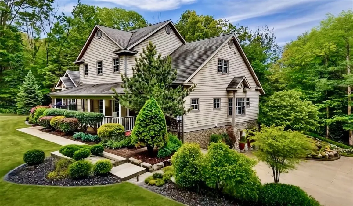 134 Blaisdell, Bradford Town, Pennsylvania 16701, Bradford Town, Pennsylvania 16701, 5 Bedrooms Bedrooms, 12 Rooms Rooms,3 BathroomsBathrooms,Residential,For Sale,134 Blaisdell, Bradford Town, Pennsylvania 16701,R1621357