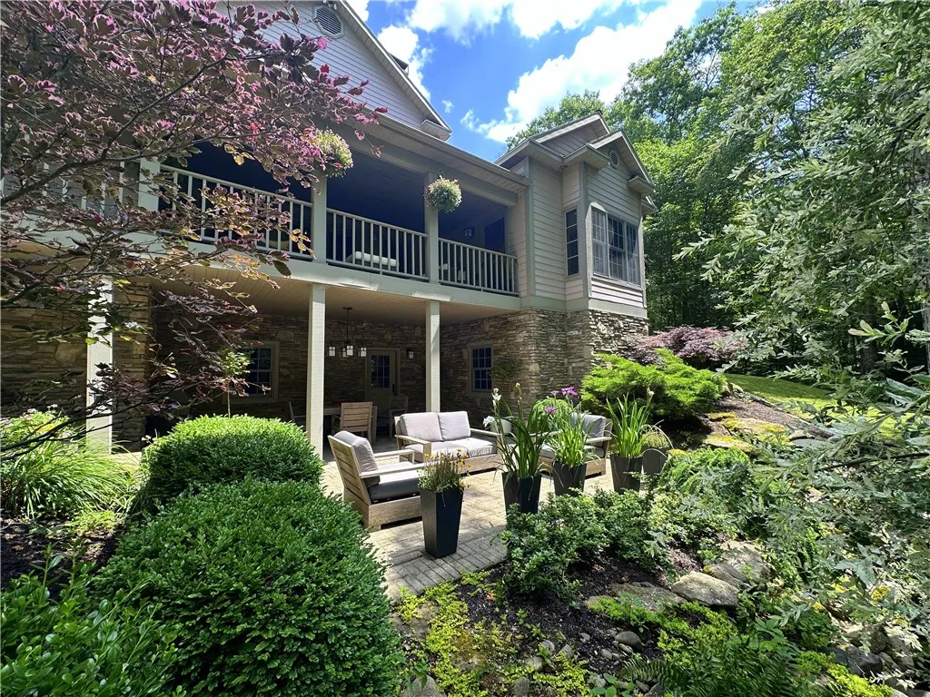 134 Blaisdell, Bradford Town, Pennsylvania 16701, Bradford Town, Pennsylvania 16701, 5 Bedrooms Bedrooms, 12 Rooms Rooms,3 BathroomsBathrooms,Residential,For Sale,134 Blaisdell, Bradford Town, Pennsylvania 16701,R1621357