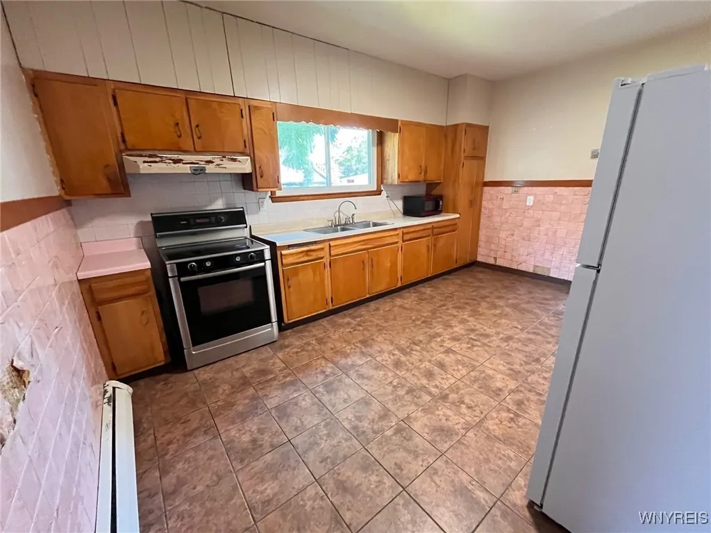 56 Lisbon Avenue, Buffalo, New York 14214, Buffalo, New York 14214, 5 Bedrooms Bedrooms, 9 Rooms Rooms,1 BathroomBathrooms,Residential,For Sale,56 Lisbon Avenue, Buffalo, New York 14214,B1620975