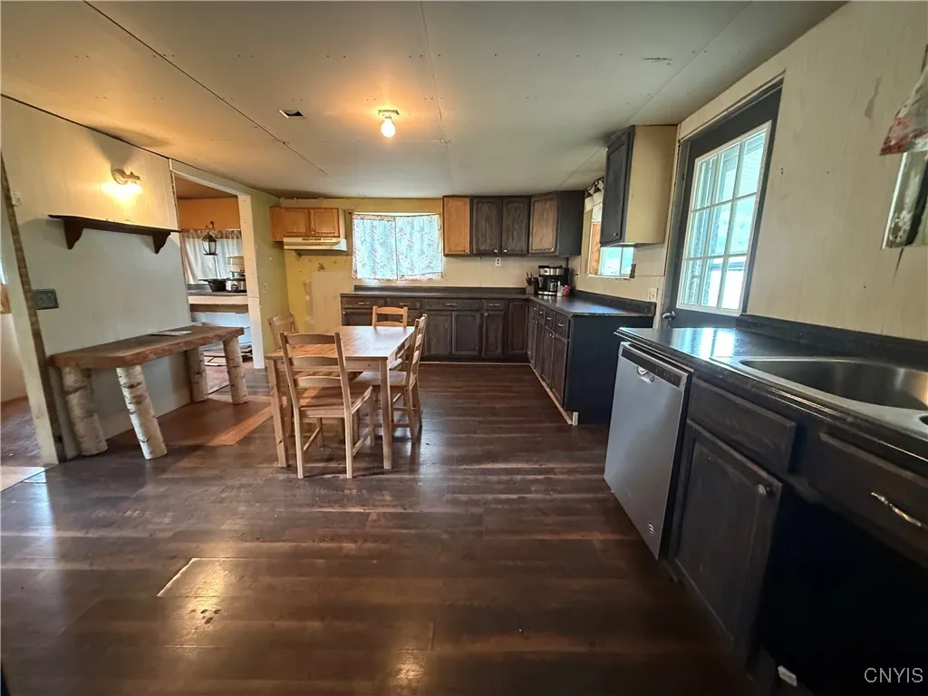 352 South Real Street, Cape Vincent, New York 1361, Cape Vincent, New York 13618, 5 Bedrooms Bedrooms, 10 Rooms Rooms,2 BathroomsBathrooms,Residential,For Sale,352 South Real Street, Cape Vincent, New York 1361,S1620588
