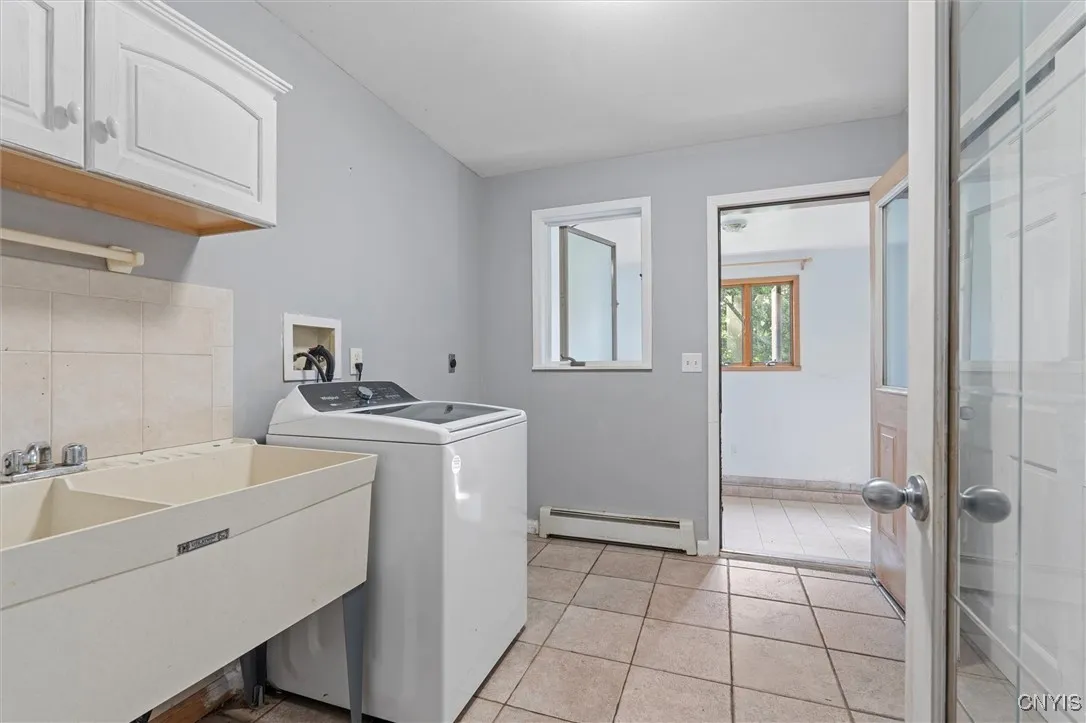 6924 Todd Way, Salina, New York 13088, Salina, New York 13088, 4 Bedrooms Bedrooms, 11 Rooms Rooms,3 BathroomsBathrooms,Residential,For Sale,6924 Todd Way, Salina, New York 13088,S1619965