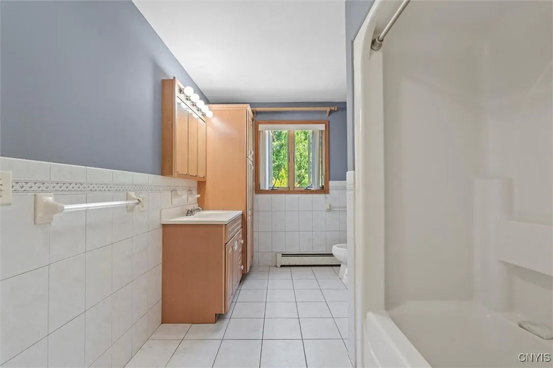 6924 Todd Way, Salina, New York 13088, Salina, New York 13088, 4 Bedrooms Bedrooms, 11 Rooms Rooms,3 BathroomsBathrooms,Residential,For Sale,6924 Todd Way, Salina, New York 13088,S1619965