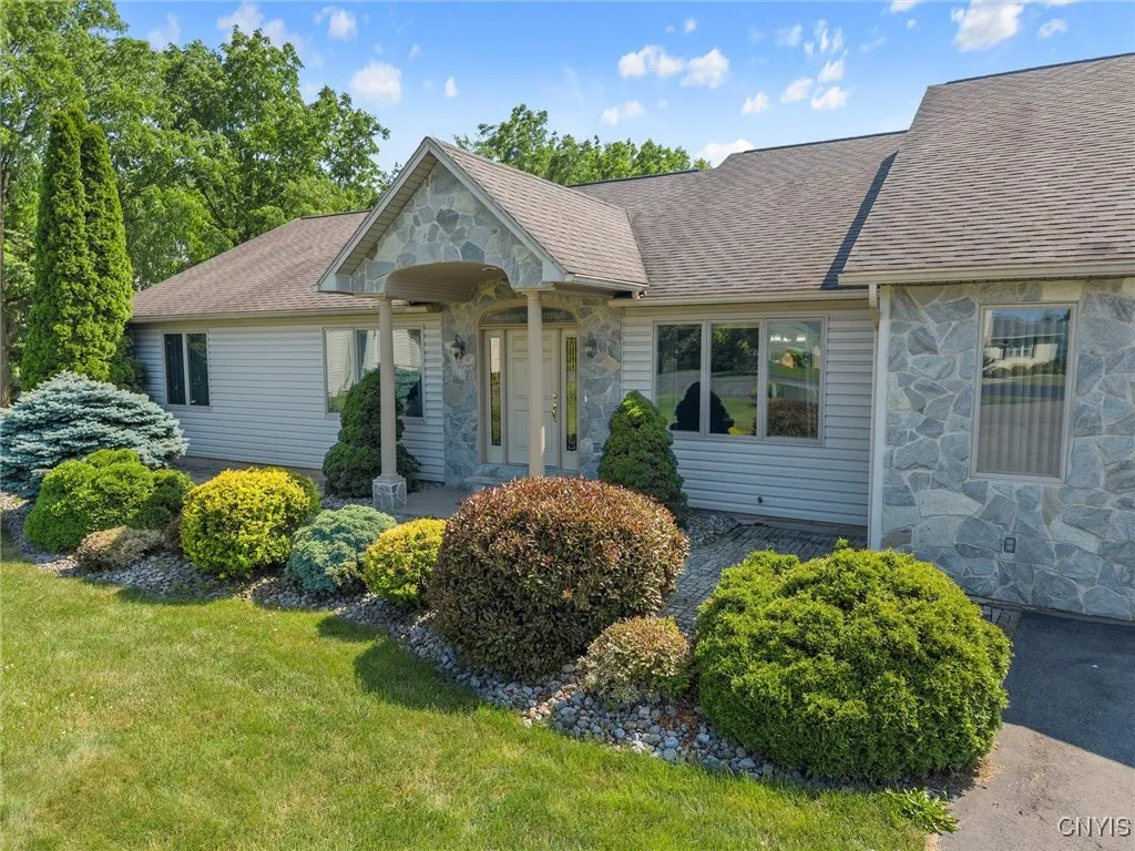 6924 Todd Way, Salina, New York 13088, Salina, New York 13088, 4 Bedrooms Bedrooms, 11 Rooms Rooms,3 BathroomsBathrooms,Residential,For Sale,6924 Todd Way, Salina, New York 13088,S1619965