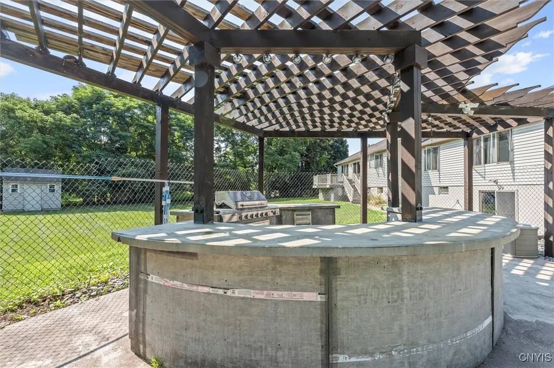 6924 Todd Way, Salina, New York 13088, Salina, New York 13088, 4 Bedrooms Bedrooms, 11 Rooms Rooms,3 BathroomsBathrooms,Residential,For Sale,6924 Todd Way, Salina, New York 13088,S1619965