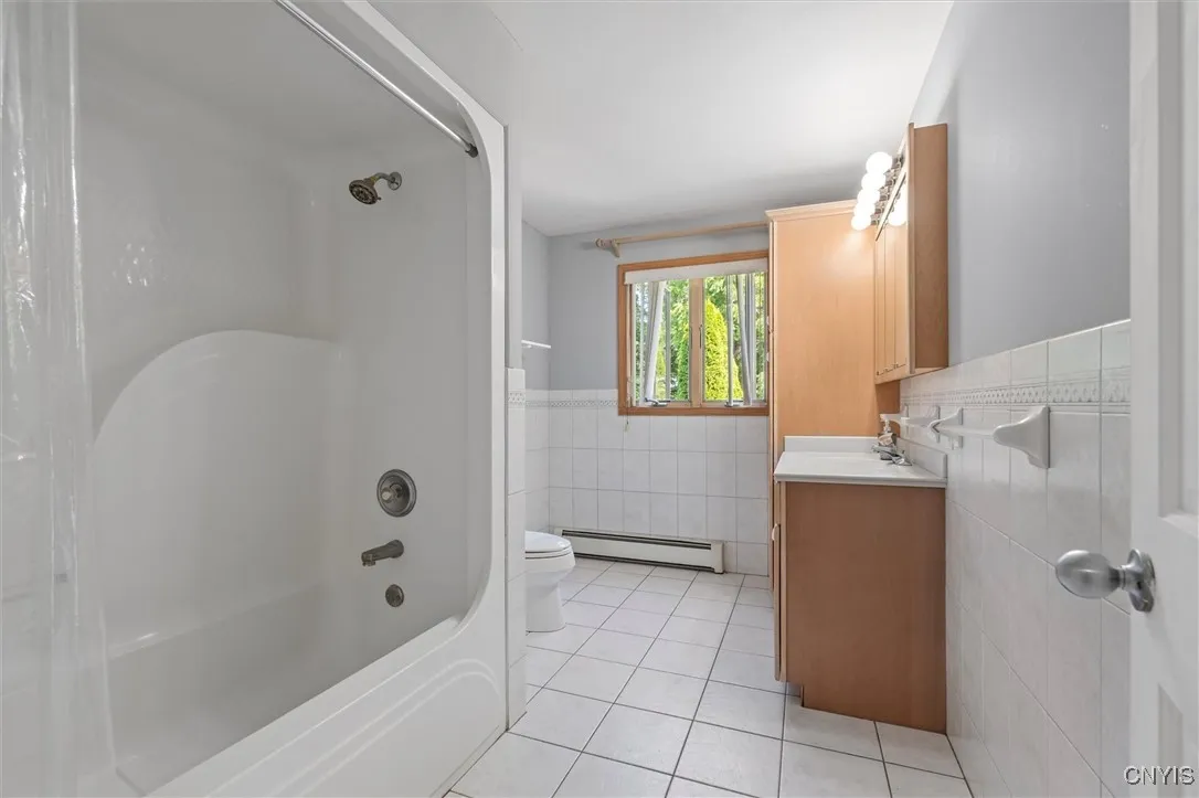 6924 Todd Way, Salina, New York 13088, Salina, New York 13088, 4 Bedrooms Bedrooms, 11 Rooms Rooms,3 BathroomsBathrooms,Residential,For Sale,6924 Todd Way, Salina, New York 13088,S1619965