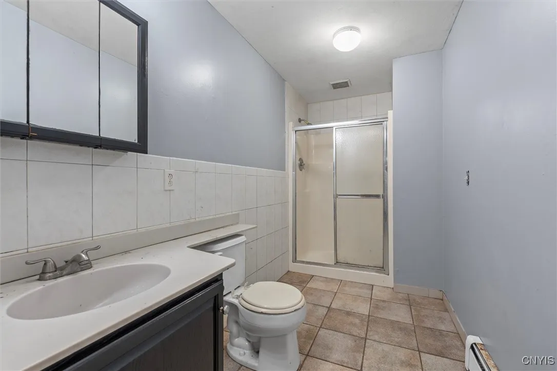 6924 Todd Way, Salina, New York 13088, Salina, New York 13088, 4 Bedrooms Bedrooms, 11 Rooms Rooms,3 BathroomsBathrooms,Residential,For Sale,6924 Todd Way, Salina, New York 13088,S1619965