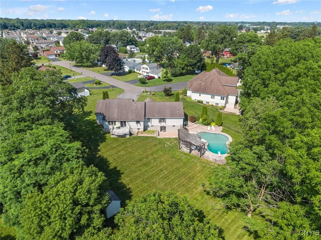 6924 Todd Way, Salina, New York 13088, Salina, New York 13088, 4 Bedrooms Bedrooms, 11 Rooms Rooms,3 BathroomsBathrooms,Residential,For Sale,6924 Todd Way, Salina, New York 13088,S1619965