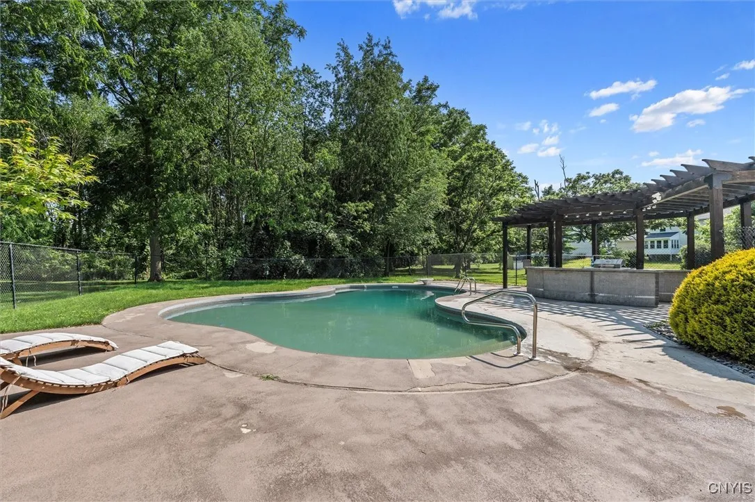 6924 Todd Way, Salina, New York 13088, Salina, New York 13088, 4 Bedrooms Bedrooms, 11 Rooms Rooms,3 BathroomsBathrooms,Residential,For Sale,6924 Todd Way, Salina, New York 13088,S1619965
