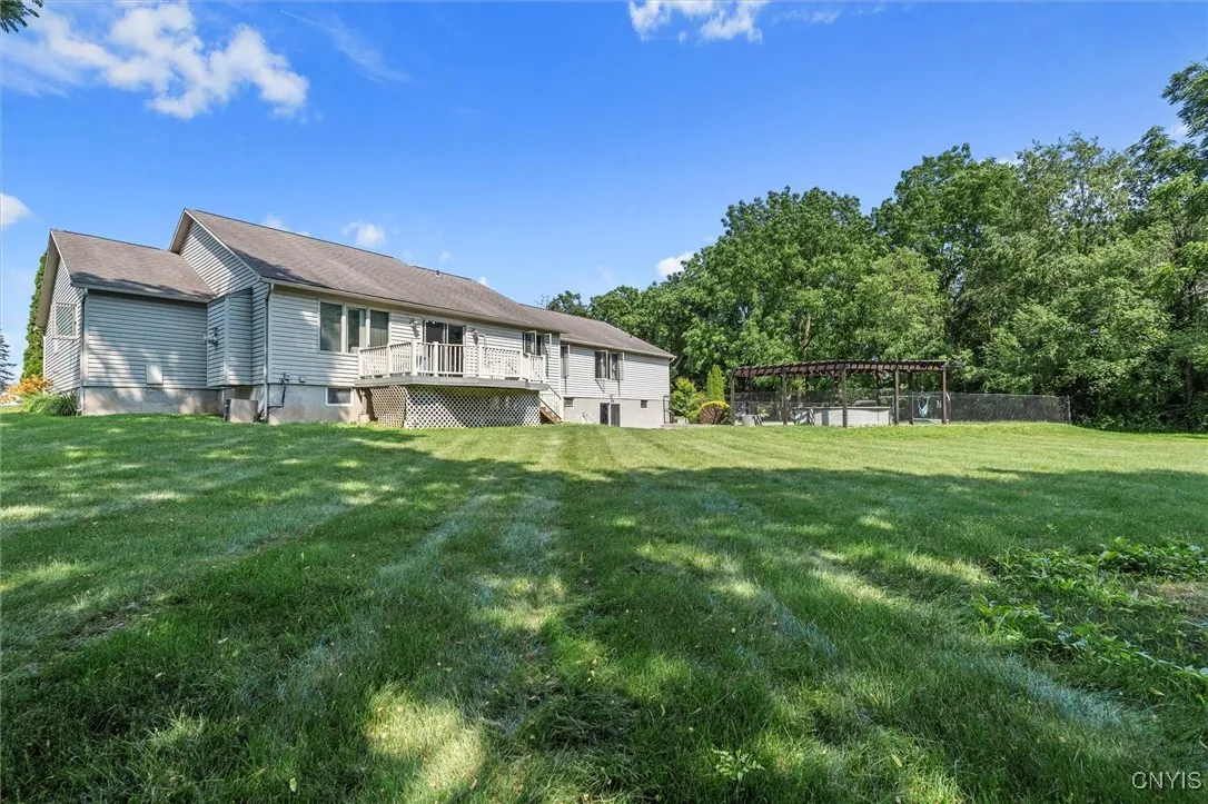 6924 Todd Way, Salina, New York 13088, Salina, New York 13088, 4 Bedrooms Bedrooms, 11 Rooms Rooms,3 BathroomsBathrooms,Residential,For Sale,6924 Todd Way, Salina, New York 13088,S1619965