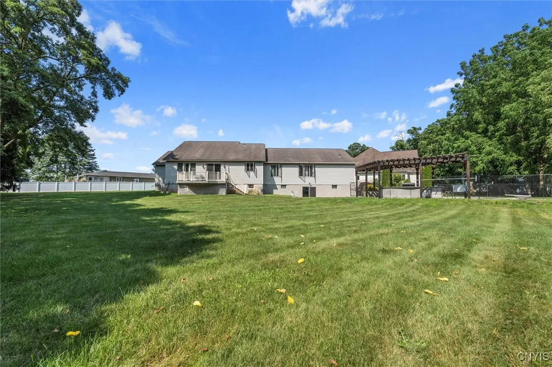 6924 Todd Way, Salina, New York 13088, Salina, New York 13088, 4 Bedrooms Bedrooms, 11 Rooms Rooms,3 BathroomsBathrooms,Residential,For Sale,6924 Todd Way, Salina, New York 13088,S1619965