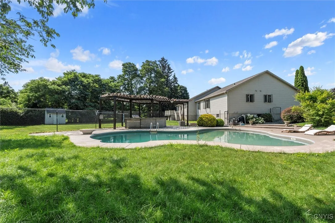 6924 Todd Way, Salina, New York 13088, Salina, New York 13088, 4 Bedrooms Bedrooms, 11 Rooms Rooms,3 BathroomsBathrooms,Residential,For Sale,6924 Todd Way, Salina, New York 13088,S1619965