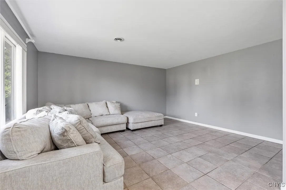 6924 Todd Way, Salina, New York 13088, Salina, New York 13088, 4 Bedrooms Bedrooms, 11 Rooms Rooms,3 BathroomsBathrooms,Residential,For Sale,6924 Todd Way, Salina, New York 13088,S1619965