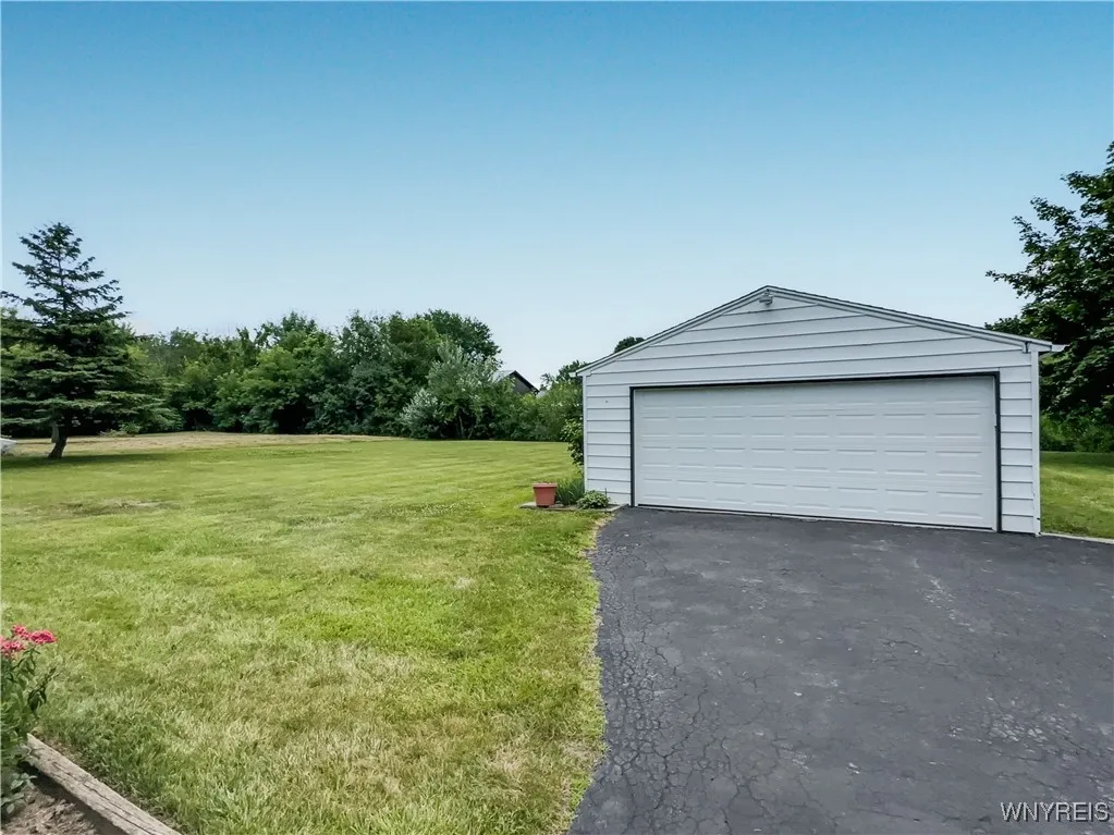 1030 Saunders Sett Road, Lewiston, New York 14305, Lewiston, New York 14305, 3 Bedrooms Bedrooms, 5 Rooms Rooms,1 BathroomBathrooms,Residential,For Sale,1030 Saunders Sett Road, Lewiston, New York 14305,B1619714