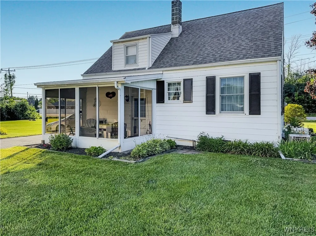 1030 Saunders Sett Road, Lewiston, New York 14305, Lewiston, New York 14305, 3 Bedrooms Bedrooms, 5 Rooms Rooms,1 BathroomBathrooms,Residential,For Sale,1030 Saunders Sett Road, Lewiston, New York 14305,B1619714