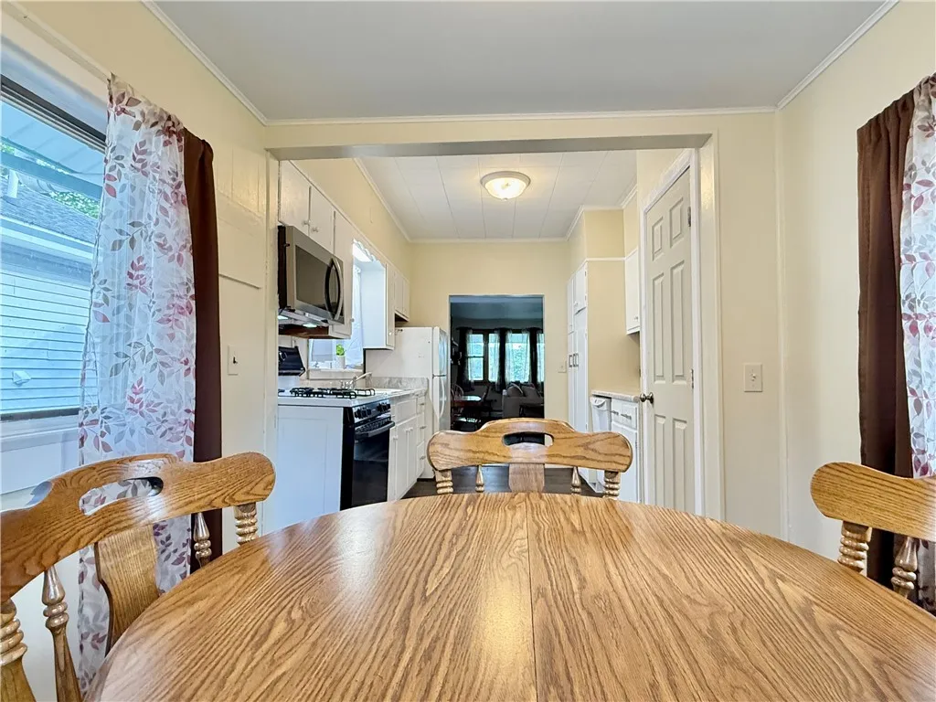 18 Madison Avenue, Oneonta, New York 13820, Oneonta, New York 13820, 3 Bedrooms Bedrooms, 7 Rooms Rooms,1 BathroomBathrooms,Residential,For Sale,18 Madison Avenue, Oneonta, New York 13820,R1621146