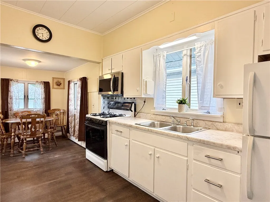 18 Madison Avenue, Oneonta, New York 13820, Oneonta, New York 13820, 3 Bedrooms Bedrooms, 7 Rooms Rooms,1 BathroomBathrooms,Residential,For Sale,18 Madison Avenue, Oneonta, New York 13820,R1621146
