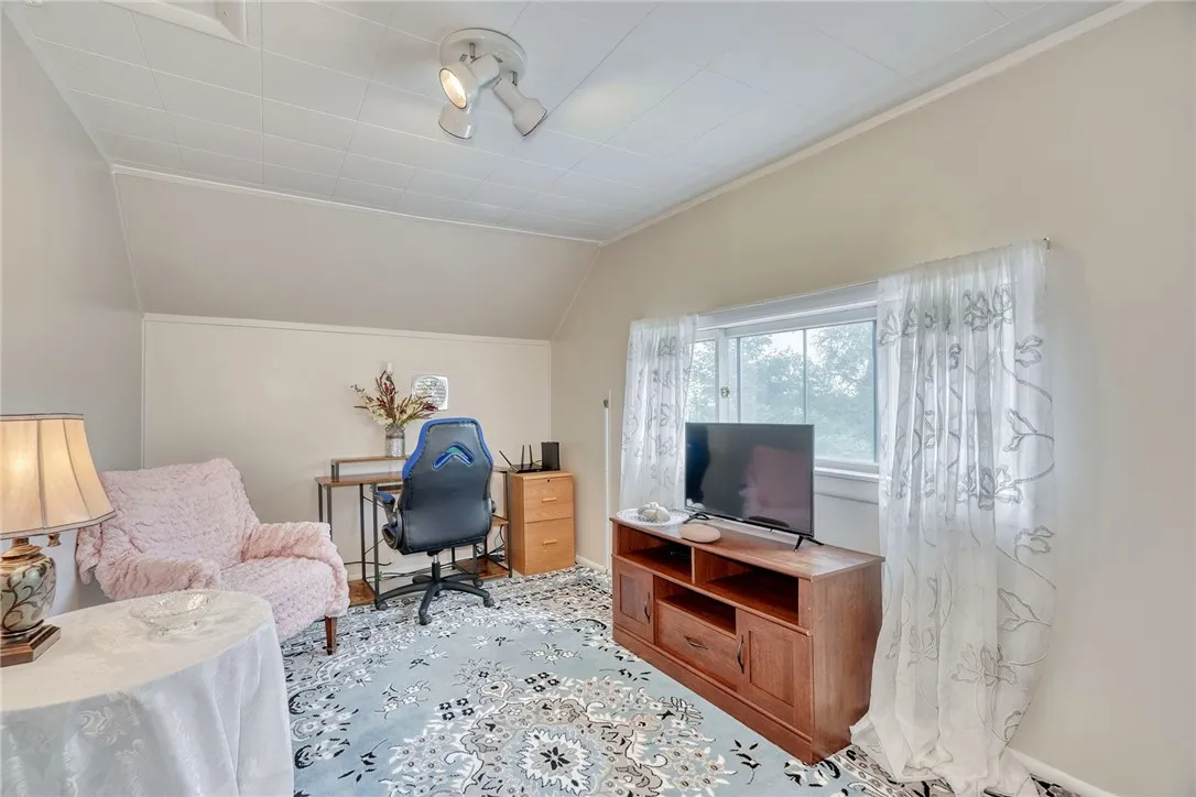 Flex space - great for in home office.