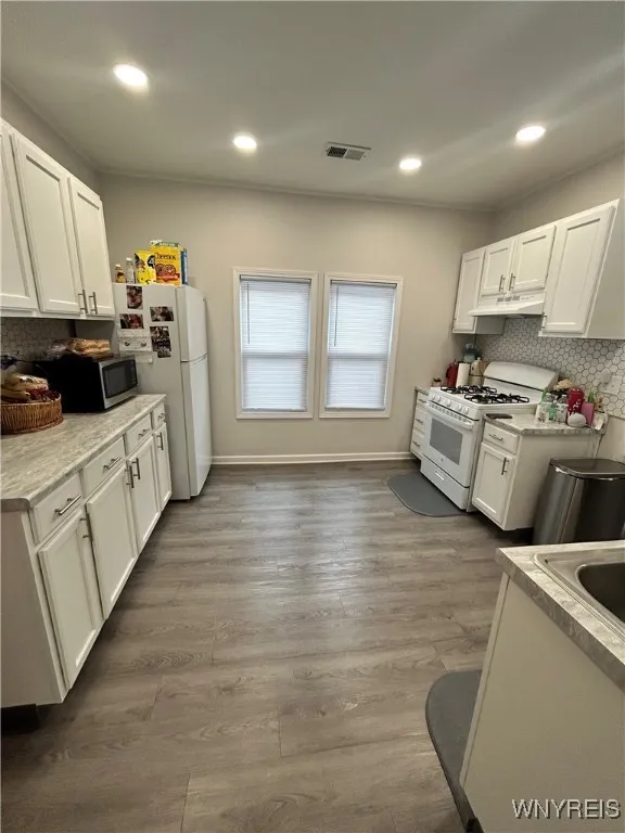 23 Archer Avenue, Buffalo, New York 14210, Buffalo, New York 14210, 5 Bedrooms Bedrooms, ,2 BathroomsBathrooms,Residential,For Sale,23 Archer Avenue, Buffalo, New York 14210,B1621595