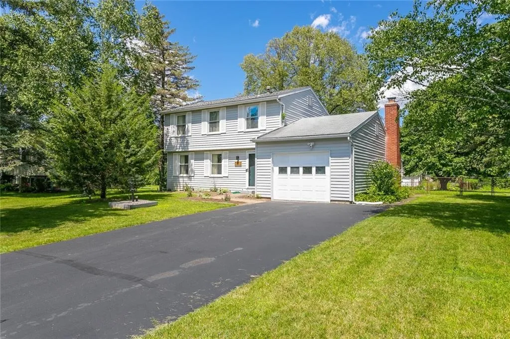 256 Blackwell Lane Lane, Henrietta, New York 14467, Henrietta, New York 14467, 3 Bedrooms Bedrooms, 7 Rooms Rooms,1 BathroomBathrooms,Residential Lease,For Rent,256 Blackwell Lane Lane, Henrietta, New York 14467,R1621804
