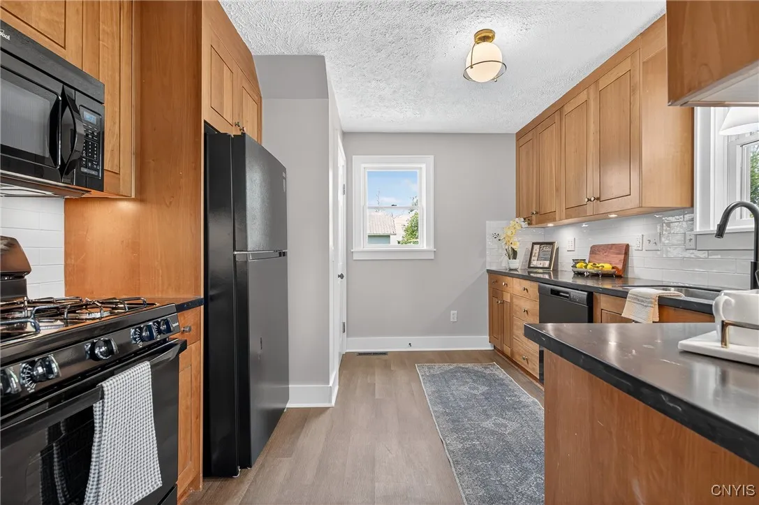 501 Pleasantview Avenue, Salina, New York 13208, Salina, New York 13208, 3 Bedrooms Bedrooms, 7 Rooms Rooms,1 BathroomBathrooms,Residential,For Sale,501 Pleasantview Avenue, Salina, New York 13208,S1621773