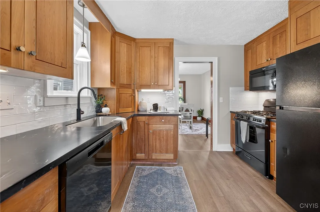 501 Pleasantview Avenue, Salina, New York 13208, Salina, New York 13208, 3 Bedrooms Bedrooms, 7 Rooms Rooms,1 BathroomBathrooms,Residential,For Sale,501 Pleasantview Avenue, Salina, New York 13208,S1621773