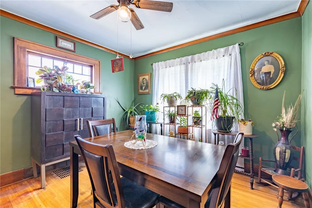 82 Barnard Street, Greece, New York 14616, Greece, New York 14616, 2 Bedrooms Bedrooms, ,2 BathroomsBathrooms,Residential,For Sale,82 Barnard Street, Greece, New York 14616,R1620706