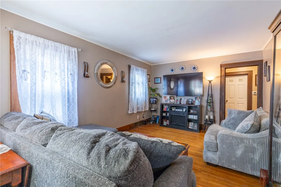 82 Barnard Street, Greece, New York 14616, Greece, New York 14616, 2 Bedrooms Bedrooms, ,2 BathroomsBathrooms,Residential,For Sale,82 Barnard Street, Greece, New York 14616,R1620706