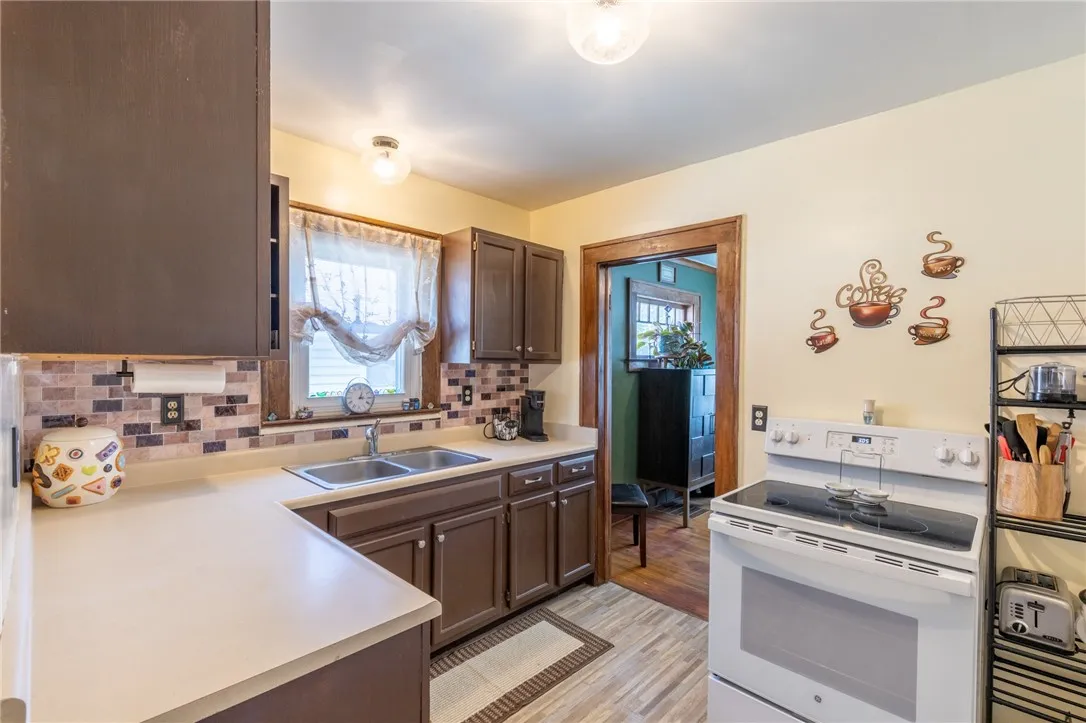 82 Barnard Street, Greece, New York 14616, Greece, New York 14616, 2 Bedrooms Bedrooms, ,2 BathroomsBathrooms,Residential,For Sale,82 Barnard Street, Greece, New York 14616,R1620706