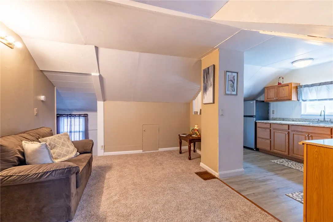 82 Barnard Street, Greece, New York 14616, Greece, New York 14616, 2 Bedrooms Bedrooms, ,2 BathroomsBathrooms,Residential,For Sale,82 Barnard Street, Greece, New York 14616,R1620706