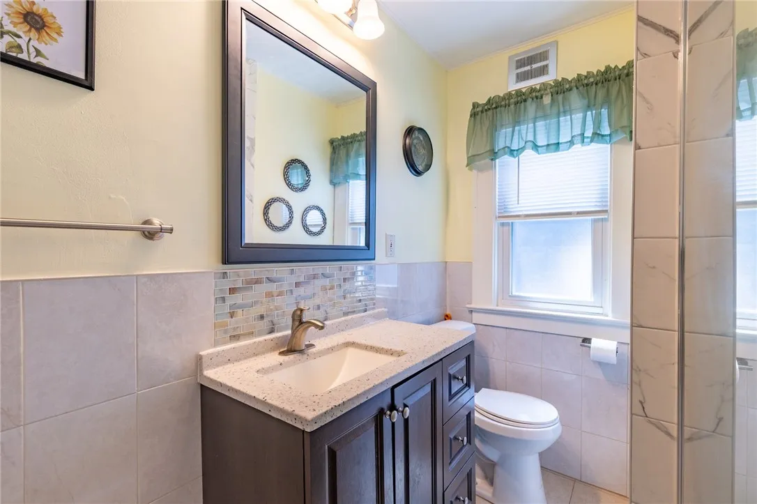 82 Barnard Street, Greece, New York 14616, Greece, New York 14616, 2 Bedrooms Bedrooms, ,2 BathroomsBathrooms,Residential,For Sale,82 Barnard Street, Greece, New York 14616,R1620706