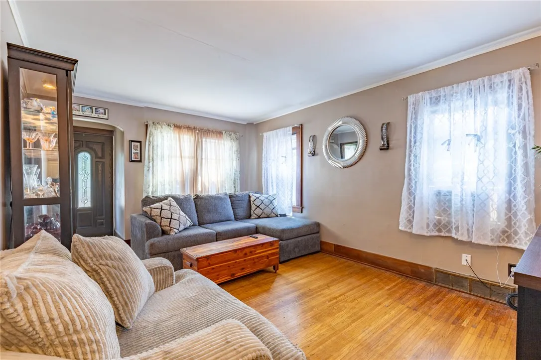 82 Barnard Street, Greece, New York 14616, Greece, New York 14616, 2 Bedrooms Bedrooms, ,2 BathroomsBathrooms,Residential,For Sale,82 Barnard Street, Greece, New York 14616,R1620706