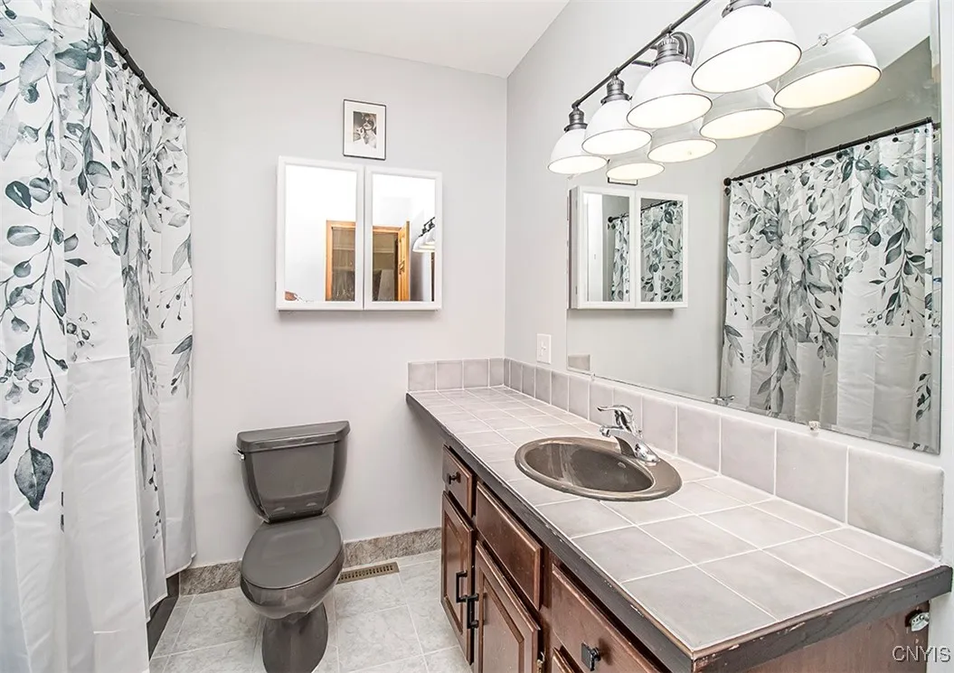 6015 Lisi Gardens Drive, Cicero, New York 13212, Cicero, New York 13212, 5 Bedrooms Bedrooms, 9 Rooms Rooms,3 BathroomsBathrooms,Residential,For Sale,6015 Lisi Gardens Drive, Cicero, New York 13212,S1621805