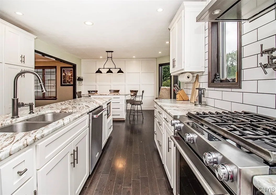 6015 Lisi Gardens Drive, Cicero, New York 13212, Cicero, New York 13212, 5 Bedrooms Bedrooms, 9 Rooms Rooms,3 BathroomsBathrooms,Residential,For Sale,6015 Lisi Gardens Drive, Cicero, New York 13212,S1621805