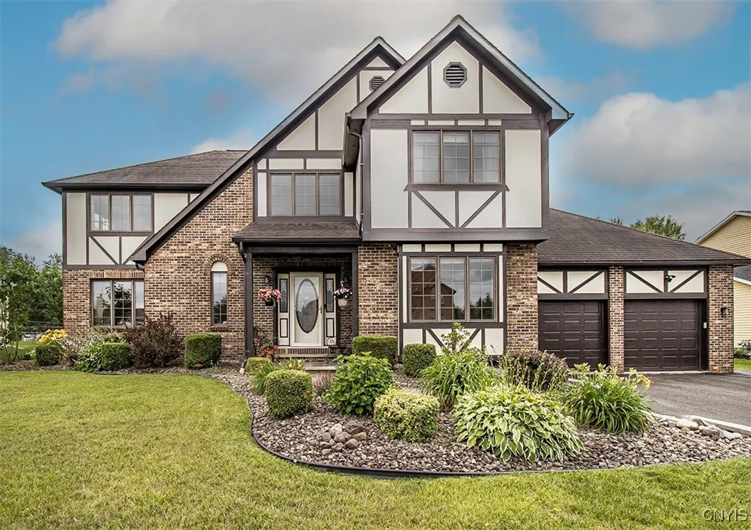 6015 Lisi Gardens Drive, Cicero, New York 13212, Cicero, New York 13212, 5 Bedrooms Bedrooms, 9 Rooms Rooms,3 BathroomsBathrooms,Residential,For Sale,6015 Lisi Gardens Drive, Cicero, New York 13212,S1621805