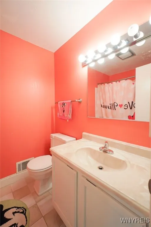 Bath 2 second floor
