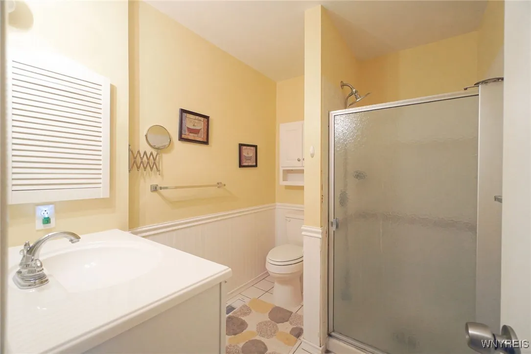 Attached primary bath