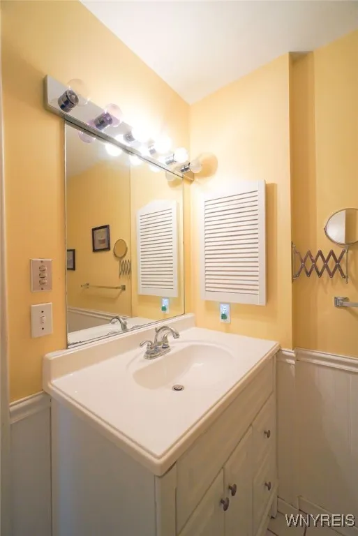 1104 Netherton Court, Amherst, New York 14051, Amherst, New York 14051, 3 Bedrooms Bedrooms, 7 Rooms Rooms,2 BathroomsBathrooms,Residential,For Sale,1104 Netherton Court, Amherst, New York 14051,B1621760